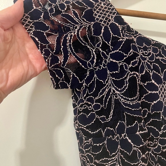 Gorgeous lace maternity dress size small - Picture 3 of 9